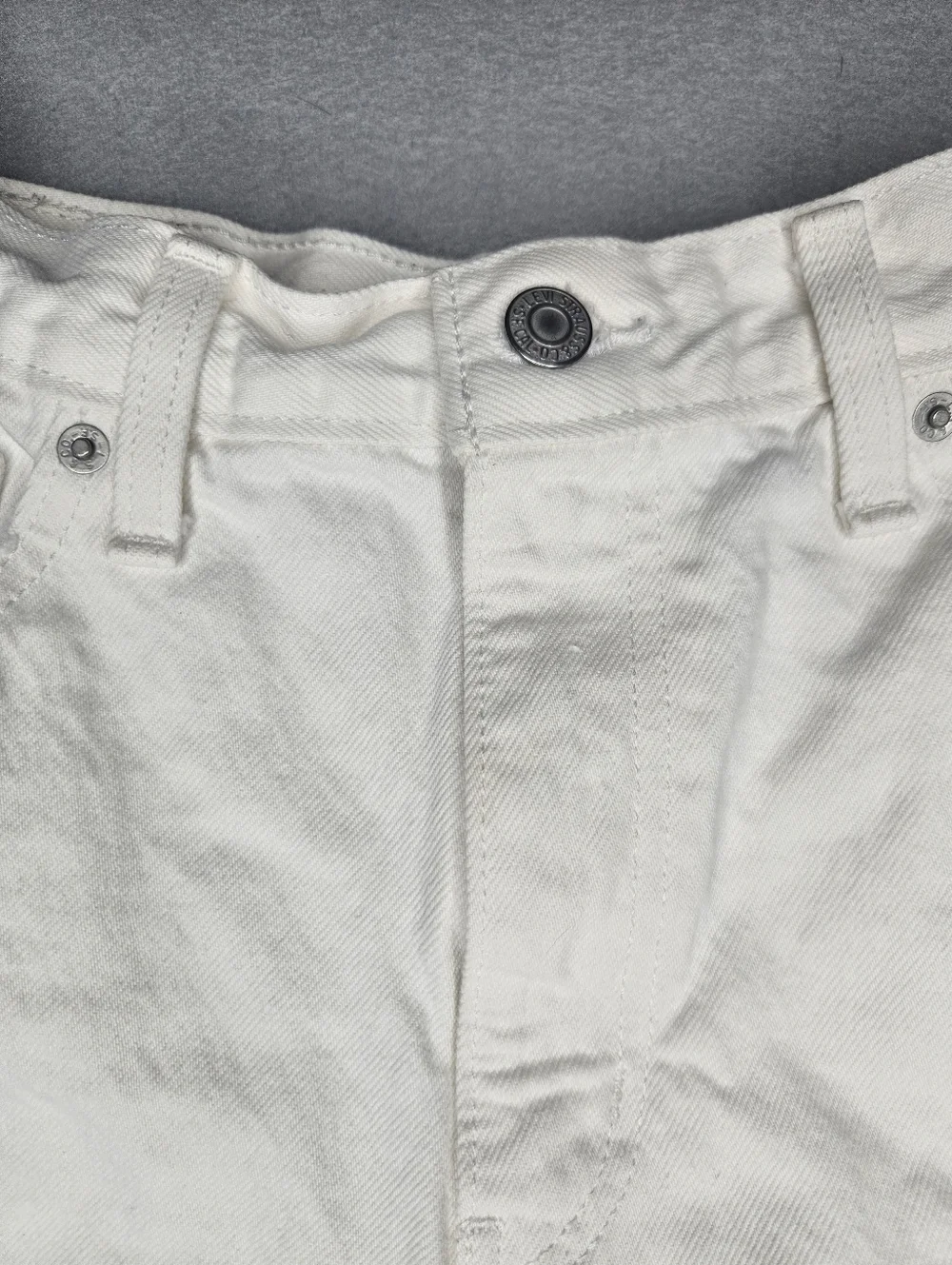 Levi's White‎ High-Rise Distressed Mom Jean Shorts Sz 28 Festival Summer Biker